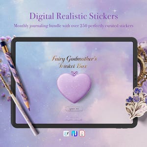 Könnte beinhalten: Ein digitales Kunstwerk zeigt den Text „Digital Realistic Stickers“ und „Fairy Godmother's Trinket Box“. Das Bild zeigt ein Tablet mit herzförmigem Design, einen Bleistift und einen sternförmigen Zauberstab, alles in Lila- und Goldtönen.