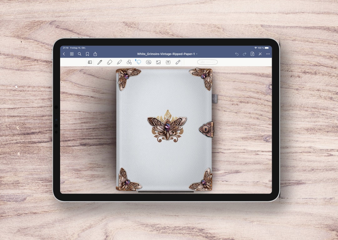 Quaderno digitale nello stile di un magico libro di fiabe per