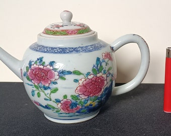 An Antique Chinese Porcelain Famille Rose Yongzheng Teapot