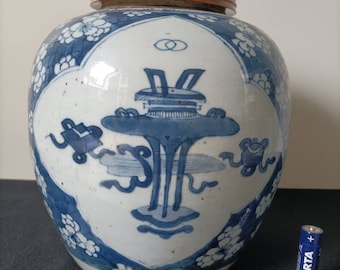 A large antique Chinese porcelain jar, dating from the Kangxi period (around 1720)