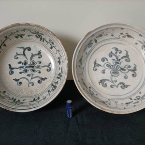 A pair of antique Hoi An Hoard shipwreck pottery bowls, 15TH C.