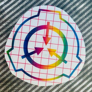 Logo de fierté de la Fondation SCP - Anomalie Secure Contain Protect Alto Clef Charles Gears