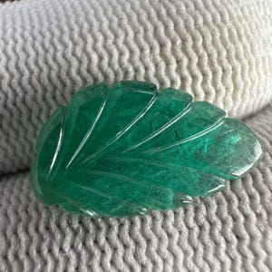 Natural Handmade Zambian Emerald Carving 19.5x11x3.5MM Leaf 4.45Carats AAA Quality Vivid Green Certified Engraved Carving for Jewelry Making