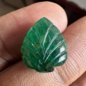 Natural Zambian Emerald Carving 14.3x12.8x5.5MM Leaf Cut 7.20 Carats AAA Quality Vivid Green Certified Engraved Carving for Jewelry Making