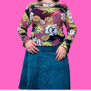Top de malla negra Y2K con estampado tropical floral gráfico