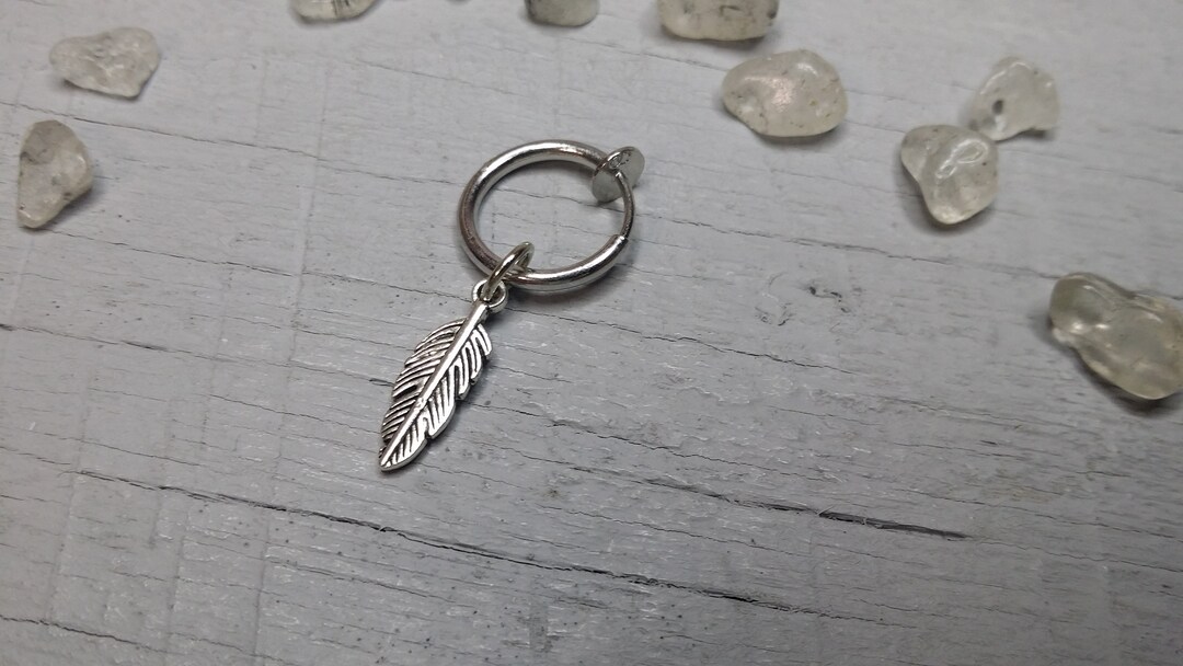 Een clip-on oorbel Veer oorbel Veer bungelen Mannen oorbel - Etsy Nederland