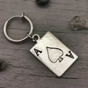 Clip di carte da gioco, Clip di carte, Clip di carte d'argento, Un orecchino di carte, Un penzoloni maschile, Orecchini retrò,Regalo giocatore di poker,Orecchino a ponte