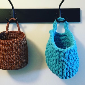 Basket Pattern Download // PATTERN: Hanging Basket // Small Loop Yarn Project // Loop Yarn Pattern // Finger Knitting // Decorative Storage