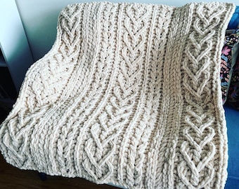 Blanket Pattern Download // PATTERN: Cable Hearts Blanket // Loop Yarn Pattern // Finger Knitting // Chunky Knit Throw // Celtic Cable