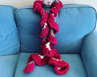 MODELLO: Sciarpa a spirale Maglia con le dita e filato ad anello