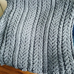 MÖNSTER: Upp-Ner Staghorn-kabelfilt - Loop Yarn Finger Stickning (PDF-nedladdning)