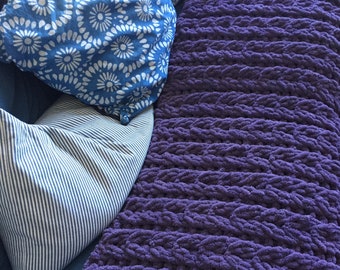Blanket Pattern Download // PATTERN: Caterpillar Cable Throw Blanket // Loop Yarn Pattern // Finger Knitting // Chunky Knit Blanket // DIY