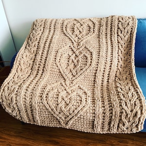 Blanket Pattern Download // PATTERN: Celtic Hearts Cable Blanket // Loop Yarn Pattern // Finger Knitting // Chunky Knit Throw / Alize Puffy