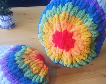 Bonnet arc-en-ciel / / Bonnet végétalien en fil chenille / / / Bonnet fait main / / Bonnet en maille épaisse / / / Tuque d'hiver / / Bonnet ample / / / Bonnet tricoté / /