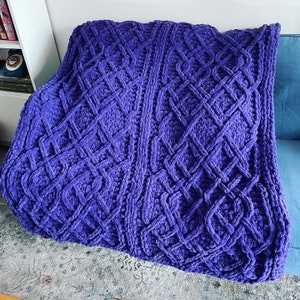 Blanket Pattern Download // PATTERN: Celtic Tapestry Blanket // Loop Yarn Pattern // Finger Knitting // Chunky Knit Blanket // Blanket-EZ
