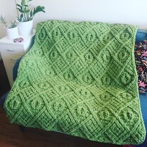 Blanket Pattern Download // PATTERN: Diagonal Checkers Blanket // Loop Yarn Pattern // Finger Knitting // Chunky Knit Blanket // Alize Puffy