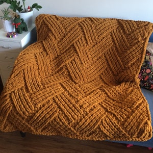 MÖNSTER: Fiskbensmönstrad filt - Loop Yarn Finger Stickning (PDF-nedladdning)