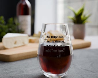 Therapie ist teuer Wein ein wenig lachen viel Schluck geschieht Stemless Weinglas