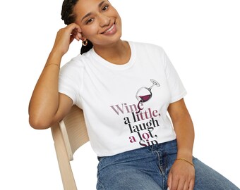 Wein ein wenig lachen viel Schluck geschieht T-Shirt - Weinglas Typografie Tee