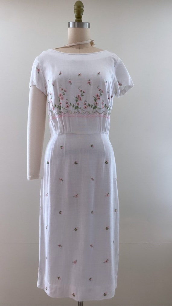 1950s embroidered floral wiggle dress by Glass Or… - image 6