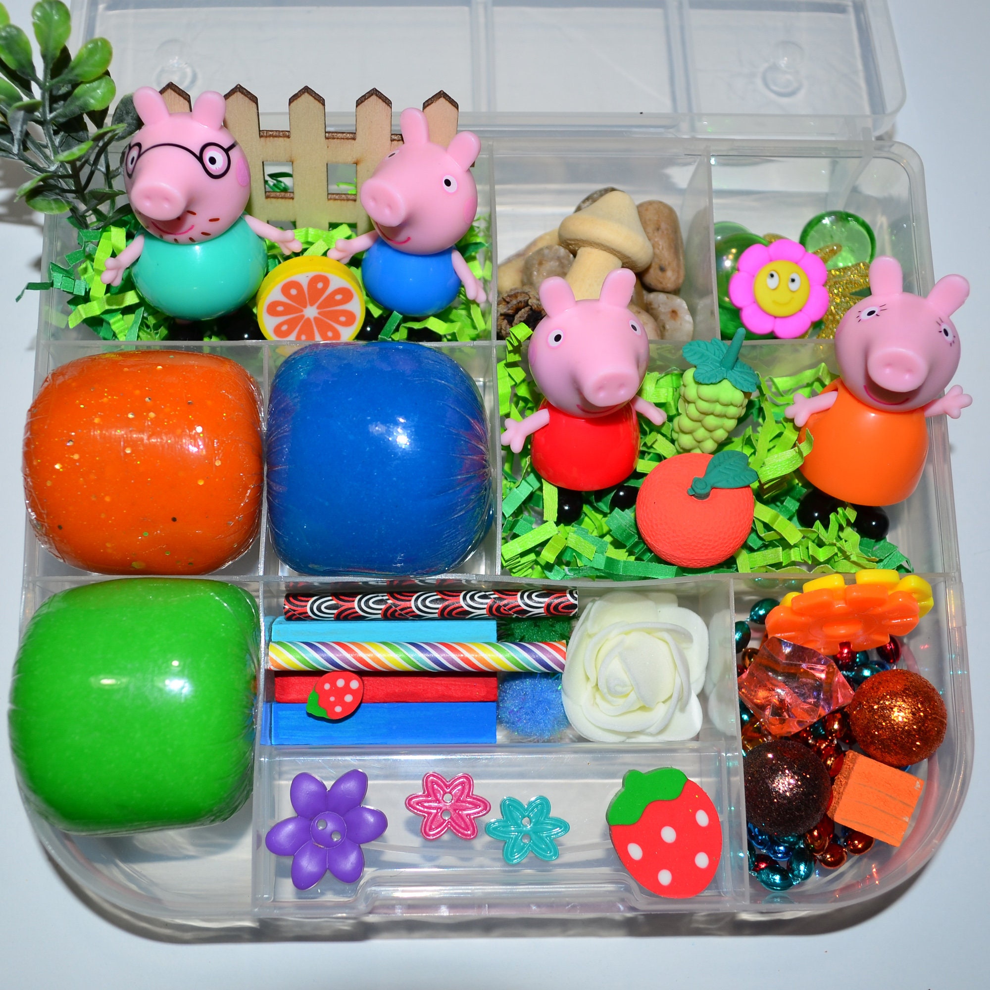  Toomies Peppa Pig's Sensory House - Toddler Sensory Bin with  Shape Sorting and Color Matching Activities - Peppa Pig Montessori Toys -  Toddler Toys Ages 18 Months and Up : Toys & Games