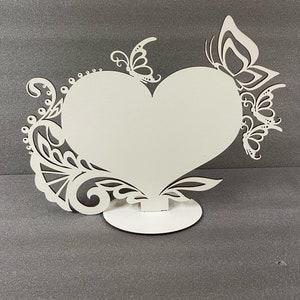 Laser geschnitten DXF SVG PDF Dateien Dekoratives Herz mit Stütze Herzdesign 4 mm Sperrholzherz Schmetterlinge