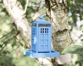 Hanging Blue Police Telephone Box Bird Seed Feeders For Wild Birds Novelty Bird Table Feeding Station Tree Garden Decoration