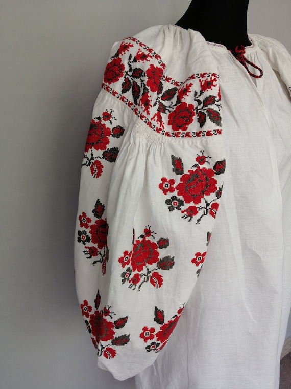 Vintage traditional Ukrainian embroidered shirt Vy