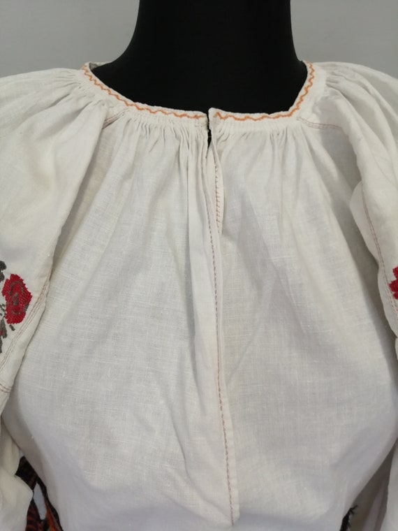 Vintage traditional Ukrainian embroidered shirt V… - image 4