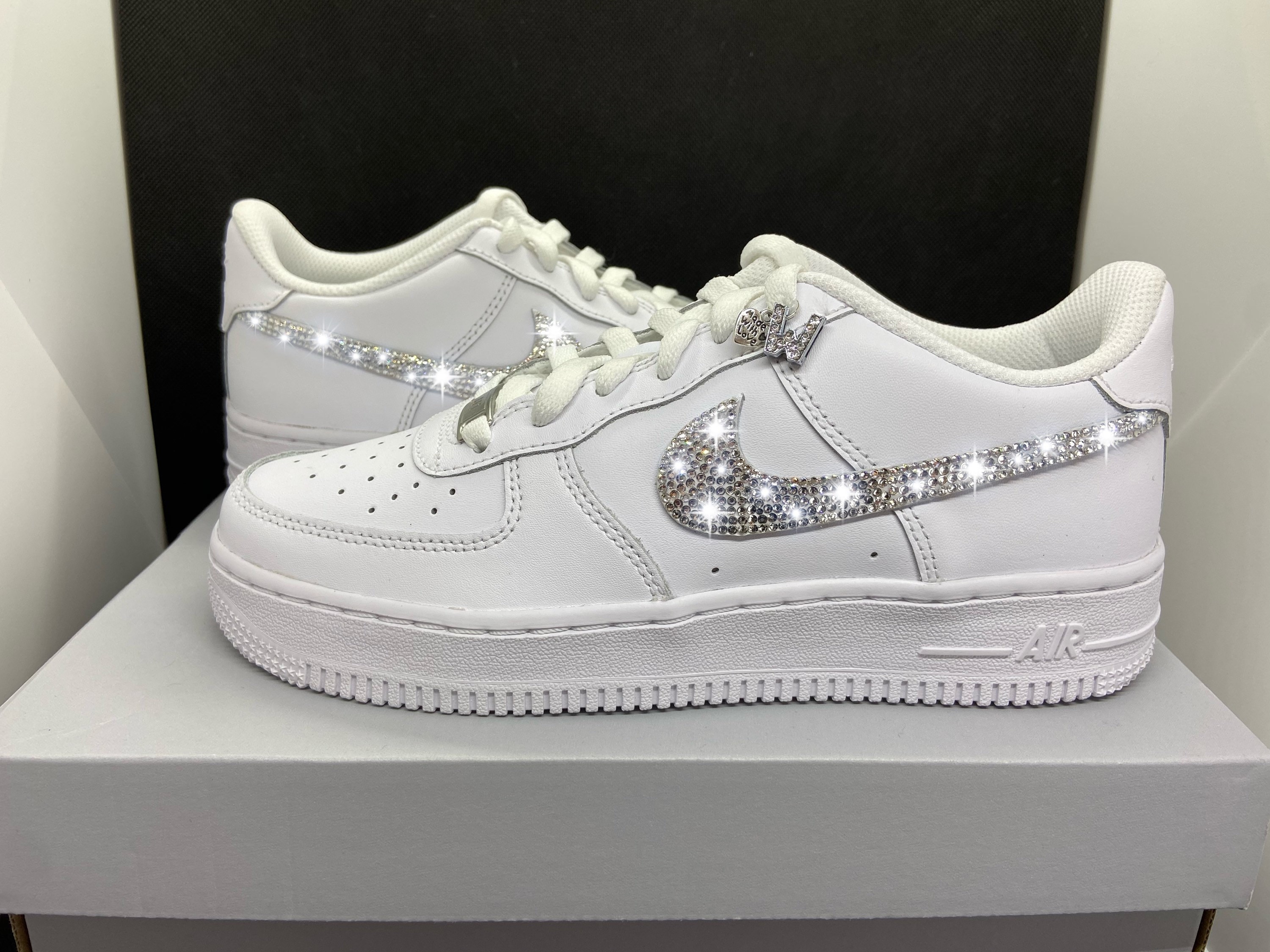AIR Force1×Tiffany paint× Swarovski Nike x Tiffany: The Luxe Air Force 1 - CMTY.ONE