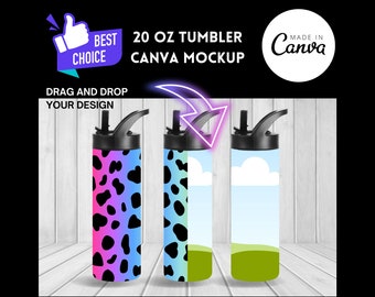 Puede incluir: Tres vasos de acero inoxidable de 20 onzas con tapas negras y una pajita. Los vasos están sobre un fondo de madera. Los vasos son personalizables con un diseño de tu elección. El texto "20 OZ TUMBLER CANVA MOCKUP" está en la parte superior de la imagen. El texto "DRAG AND DROP YOUR DESIGN" está debajo de los vasos.