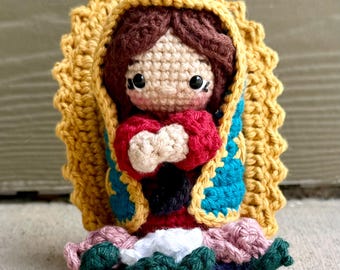 Patrón de ganchillo de Nuestra Señora de Guadalupe: Muñeca amigurumi pequeña (patrón digital)