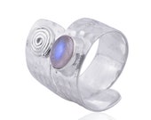 Moonstone Silver Ring,Hammered Ring,Gemstone Ring,Bohemian Ring,Anxiety Ring,Designer Ring,Moonstone jewelry,Women Ring,Gift For Her.