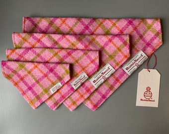 Foulard bandana pour chien Harris Tweed à motif tartan à carreaux rose clair. Tailles S M L XL Écharpe pour animaux de compagnie