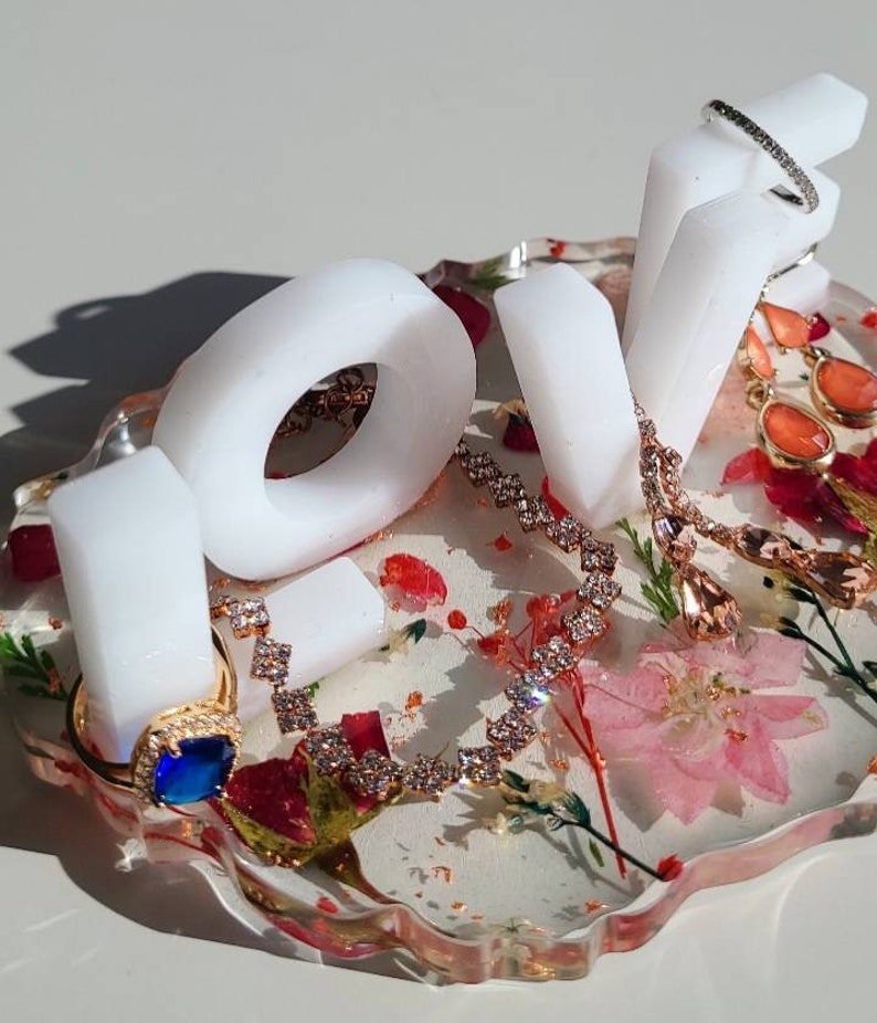 Dried Flowers Love Flower Resin Jewelry Display Gift Idea Rose Gold White Red Epoxy Resin Ring Dish Pink Vanity Decor