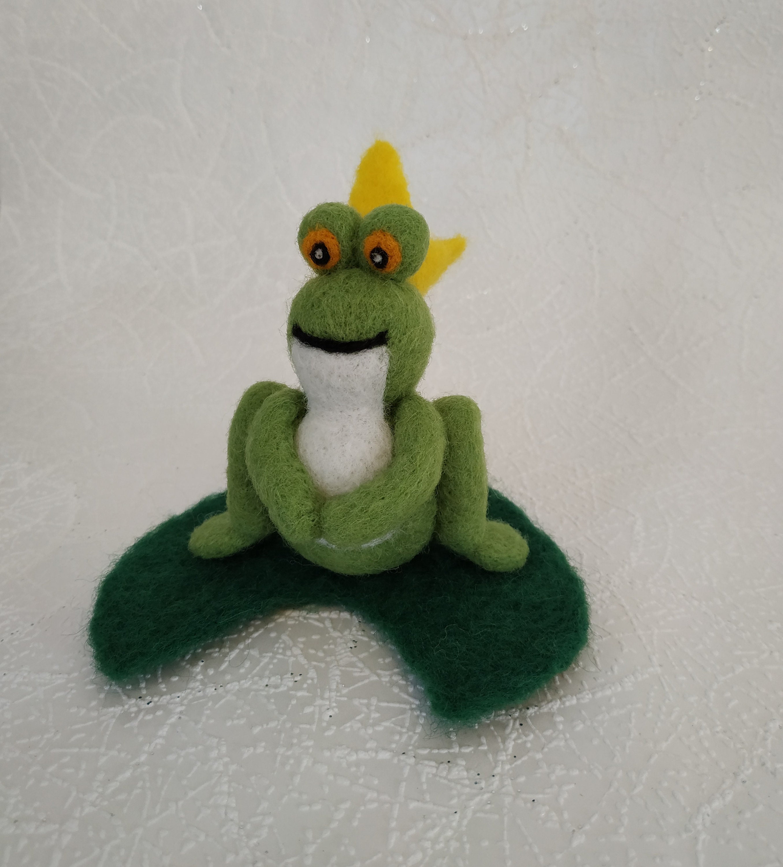 Needle felted frog princess Green frog Figurine frog Wool Etsy