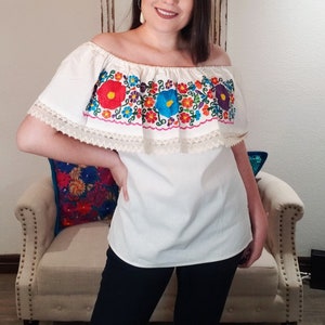 Mexican Embroidered Blouse, Off The Shoulder Blouse, White Artisanal Mexican Blouse, Floral Mexican Themed Party Clothing, 5 de Mayo May 5th