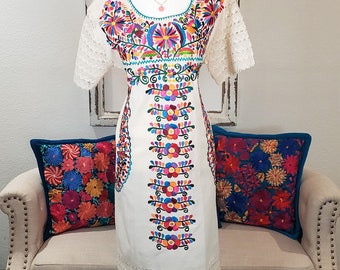 Mexican Embroidered Dress, White Floral Lace Dress, White Artisanal Mexican Dress, Floral, Mexican Themed Party Clothing, 5 de Mayo, May 5th