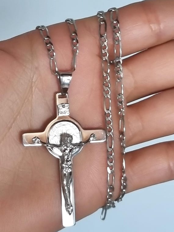 Collier Crucifix En Argent Plaqué - Pendentif Saint Benoît - Fabrication Italienne - Cadeau Religieux Catholique