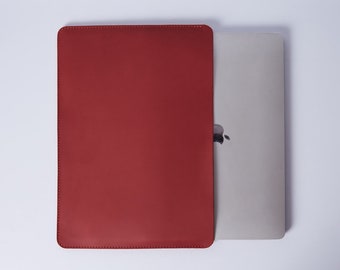 Remarkable 2 Case in Red Leather - Sleek and Stylish Tablet Sleeve for Tech Lovers