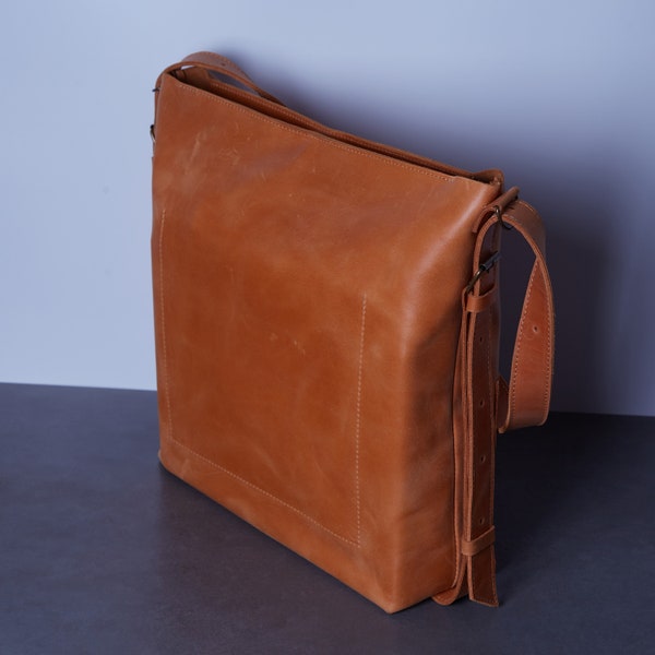 Sac à dos convertible en cuir fourre-tout pour ordinateur portable pour femme avec monogramme de voyage à bandoulière 13, 14, 15, 16 pouces minimaliste élégant