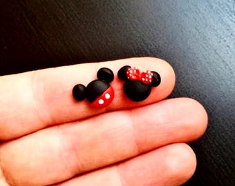Pendientes de botón de Mickey Mouse y Minnie - Pendientes de botón con silueta de Mickey Mouse - Pendientes de Disney - Pendientes de plata de ley 925 - Joyas de Disney.
