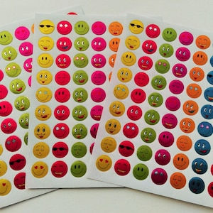 630 petits autocollants scintillants smiley pour calendrier d'anniversaire pour enfants