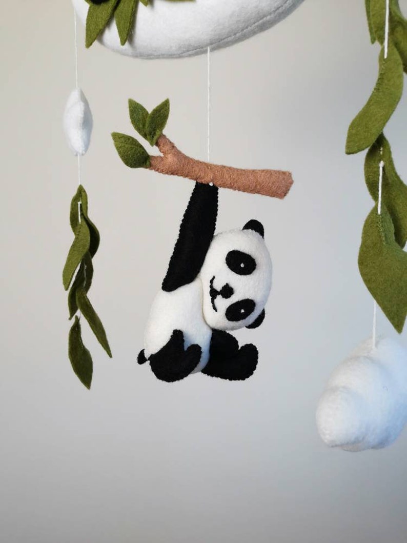 Hecho a pedido, Panda bebé móvil, panda durmiente en la luna, guardería de pandas, regalo de baby shower, móvil para bebés, guardería neutral, guardería contemporánea, imagen 8
