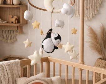 Mobile per neonati a forma di pinguino: decorazione ecologica in feltro per la cameretta dei bambini