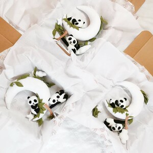 Hecho a pedido, Panda bebé móvil, panda durmiente en la luna, guardería de pandas, regalo de baby shower, móvil para bebés, guardería neutral, guardería contemporánea, imagen 10