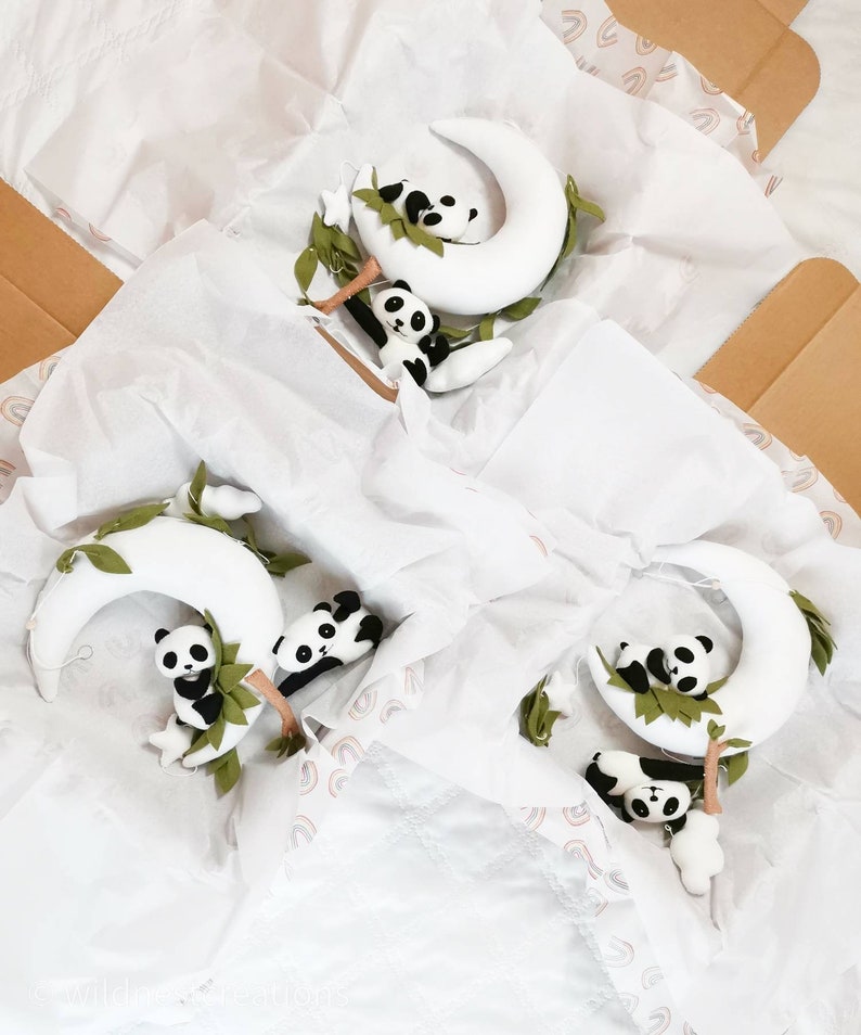 Hecho a pedido, Panda bebé móvil, panda durmiente en la luna, guardería de pandas, regalo de baby shower, móvil para bebés, guardería neutral, guardería contemporánea, imagen 10