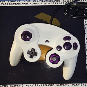 Maßgeschneiderter GameCube Controller, NGC Crystal Purple auf weißem Game Cube, Wii, Wii U & Switch