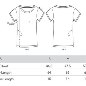 Op de afbeelding: Een maattabel voor een T-shirt met maten in centimeters voor de halve borst, de lichaamslengte en de mouwlengte. De maten omvatten S, M en L.