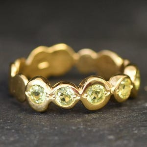 Gold Peridot Ring, Natural Peridot, August Birthstone, Gold Bubble Band, Green Stone Band, Green Boho Band, Gold Plated Ring, Gold Vermeil